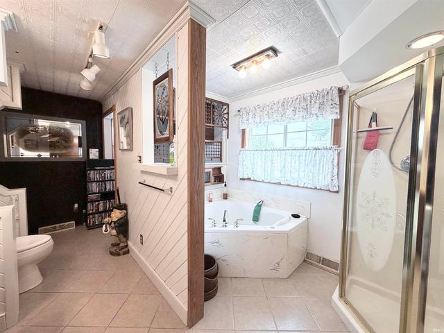 8902 S 900 E Road, Walkerton, IN 46574