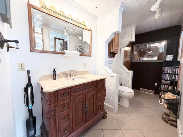 8902 S 900 E Road, Walkerton, IN 46574