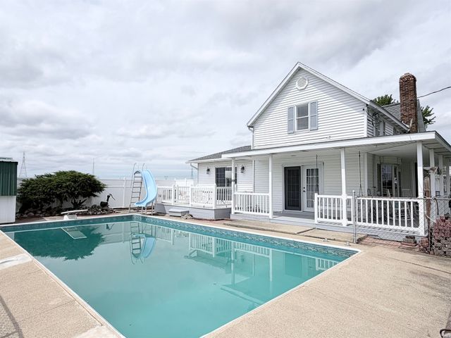 8902 S 900 E Road, Walkerton, IN 46574