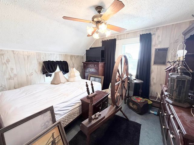 8902 S 900 E Road, Walkerton, IN 46574