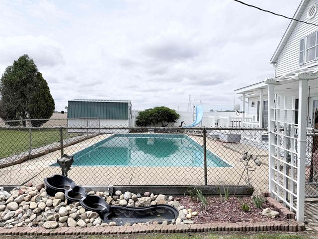8902 S 900 E Road, Walkerton, IN 46574