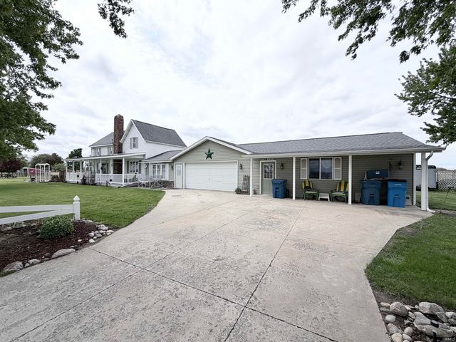 8902 S 900 E Road, Walkerton, IN 46574