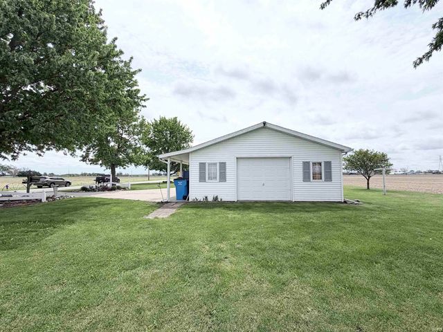 8902 S 900 E Road, Walkerton, IN 46574