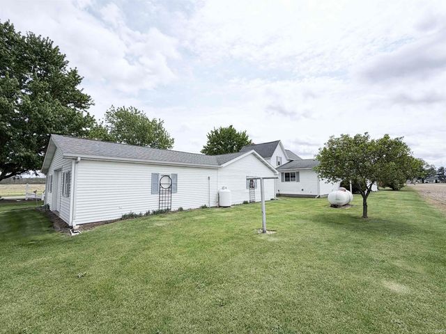 8902 S 900 E Road, Walkerton, IN 46574