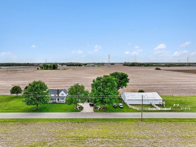8902 S 900 E Road, Walkerton, IN 46574