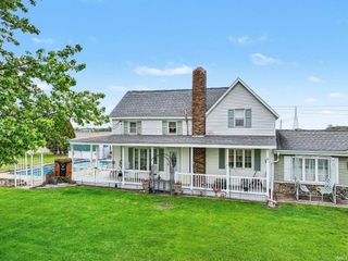 8902 S 900 E Road, Walkerton, IN 46574