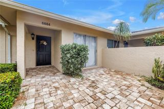 6884 W COUNTRY CLUB LANE, Sarasota, FL 34243