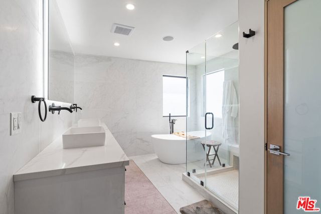3207 Thatcher Avenue, Marina Del Rey, CA 90292