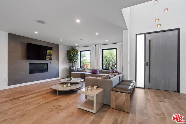 3207 Thatcher Avenue, Marina Del Rey, CA 90292