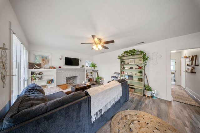 123 Maynell Ave, Modesto, CA 95354