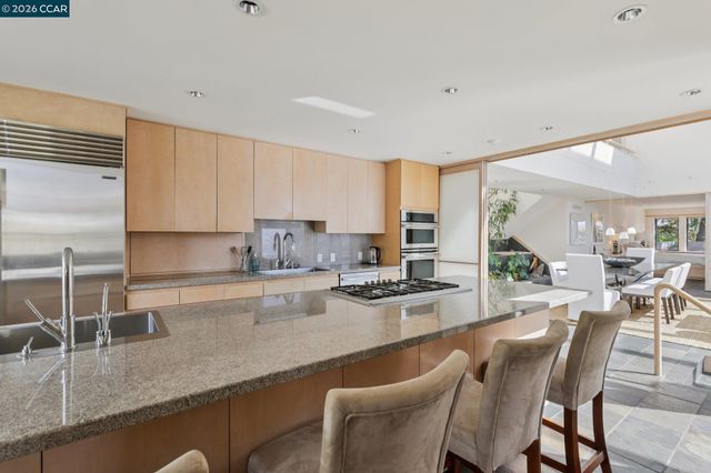 319 Tappan Ter, Orinda, CA 94563