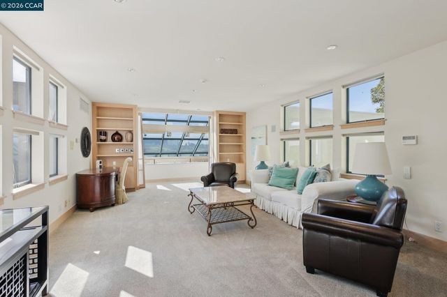 319 Tappan Ter, Orinda, CA 94563