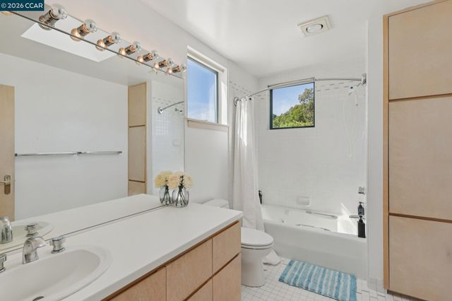 319 Tappan Ter, Orinda, CA 94563