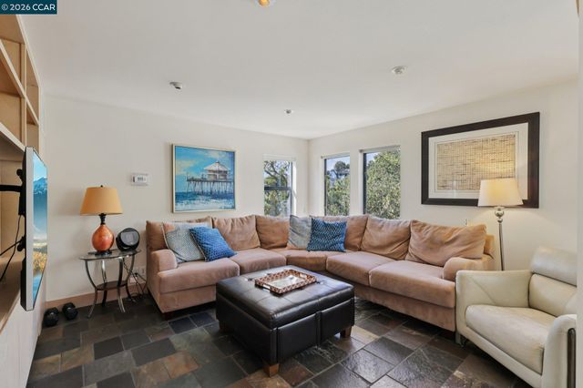 319 Tappan Ter, Orinda, CA 94563