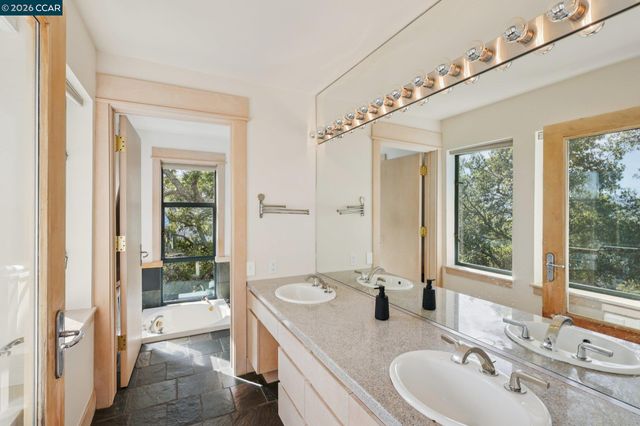 319 Tappan Ter, Orinda, CA 94563