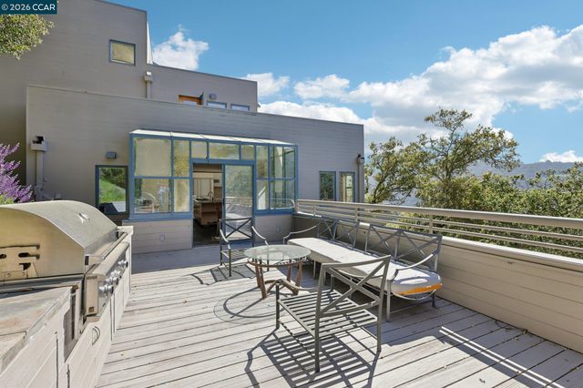 319 Tappan Ter, Orinda, CA 94563