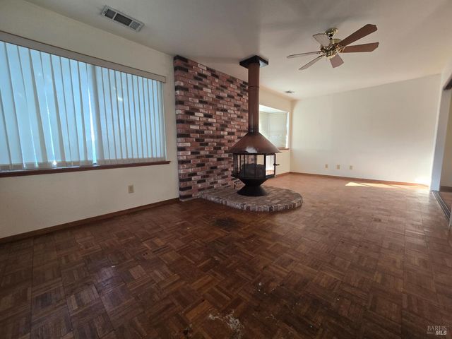 5 Alta Loma Dr, American Canyon, CA 94503