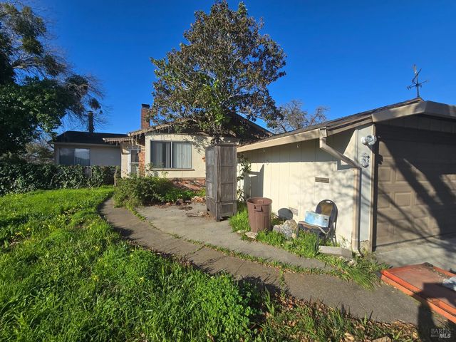 5 Alta Loma Dr, American Canyon, CA 94503