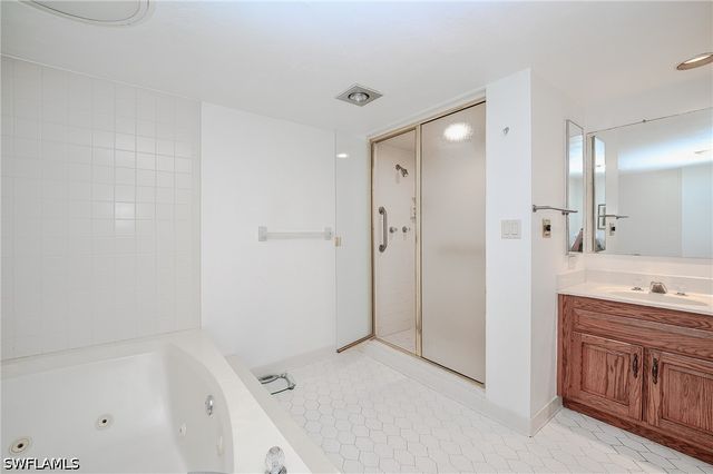 5601 Turtle Bay DR 1203, Naples, FL 34108