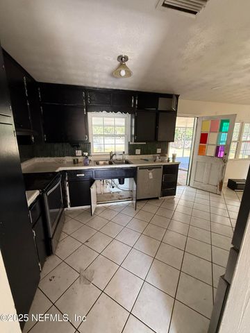 5659 MAXINE Drive, Jacksonville, FL 32277