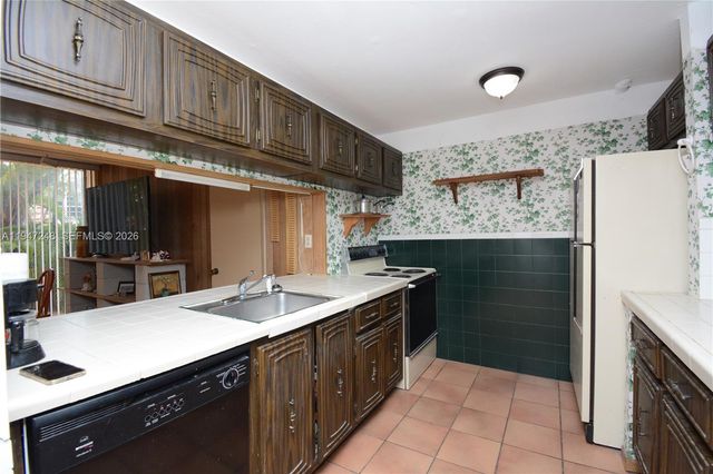 13935 SW 84th St 905, Miami, FL 33183