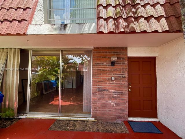 13935 SW 84th St 905, Miami, FL 33183