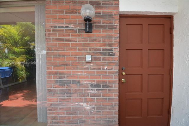 13935 SW 84th St 905, Miami, FL 33183