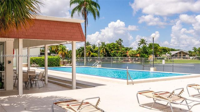 13935 SW 84th St 905, Miami, FL 33183