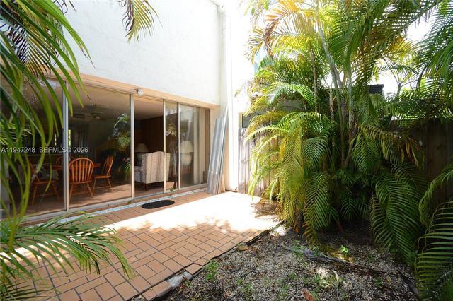 13935 SW 84th St 905, Miami, FL 33183