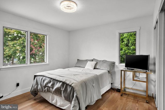 34 W 8TH ST, Burlington, NJ 08016