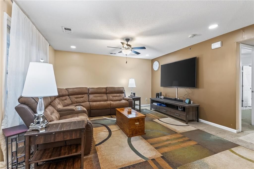 2433 NE 68th Street, Gladstone, MO 64118