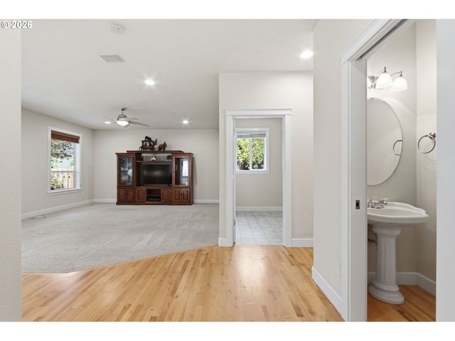 516 Se 200TH Pl, Camas, WA 98607