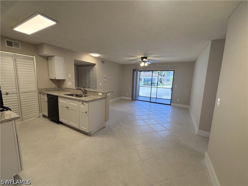 2094 Arbour Walk CIR 3015, Naples, FL 34109