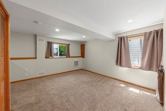271 Copper Mountain Drive, Gilberts, IL 60136