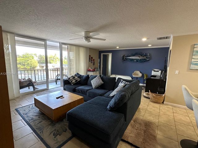 801 Palm Trl 10, Delray Beach, FL 33483
