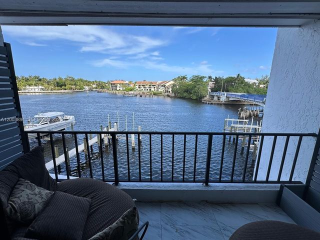 801 Palm Trl 10, Delray Beach, FL 33483
