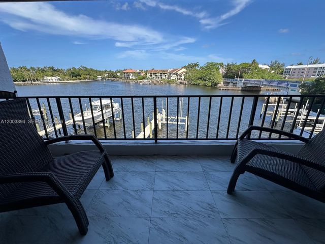 801 Palm Trl 10, Delray Beach, FL 33483
