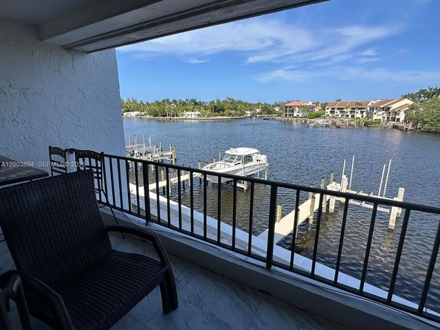 801 Palm Trl 10, Delray Beach, FL 33483