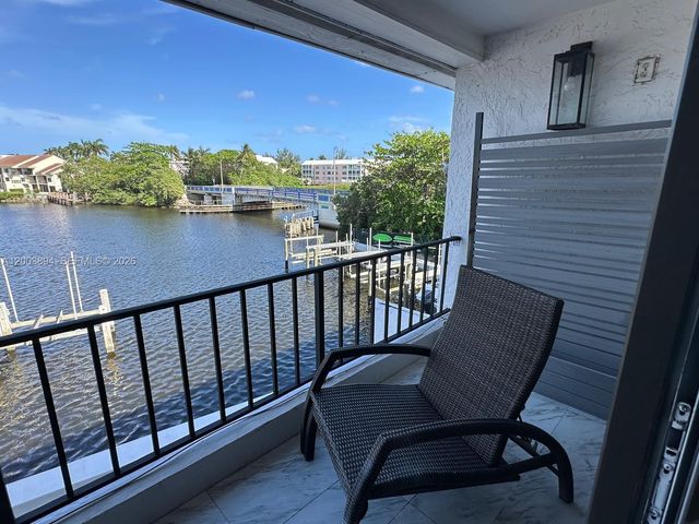 801 Palm Trl 10, Delray Beach, FL 33483
