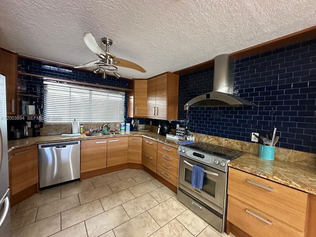 801 Palm Trl 10, Delray Beach, FL 33483