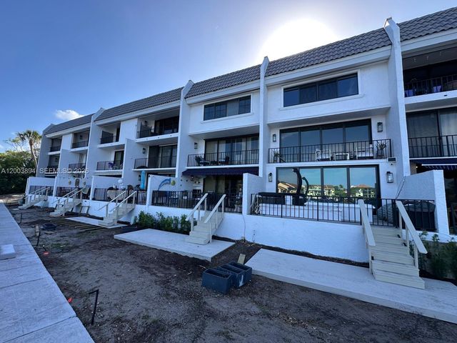801 Palm Trl 10, Delray Beach, FL 33483
