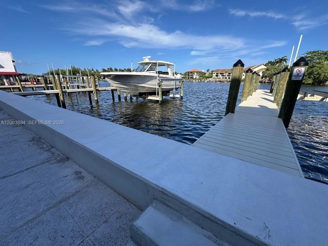 801 Palm Trl 10, Delray Beach, FL 33483