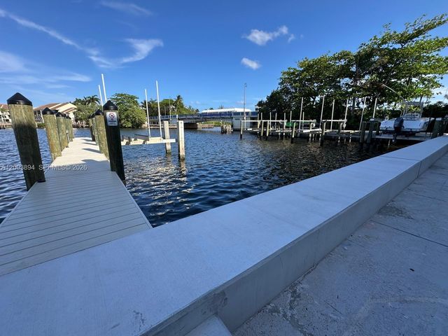 801 Palm Trl 10, Delray Beach, FL 33483