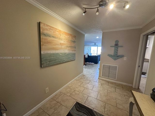 801 Palm Trl 10, Delray Beach, FL 33483