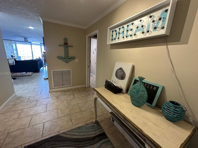 801 Palm Trl 10, Delray Beach, FL 33483