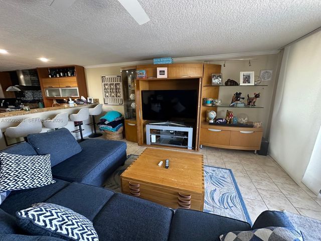 801 Palm Trl 10, Delray Beach, FL 33483