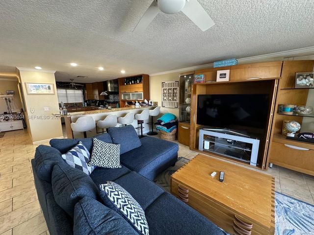 801 Palm Trl 10, Delray Beach, FL 33483