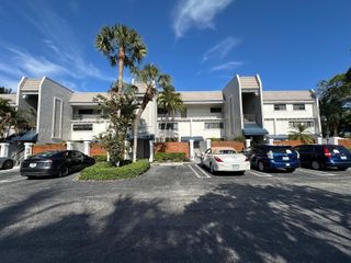 801 Palm Trl 10, Delray Beach, FL 33483