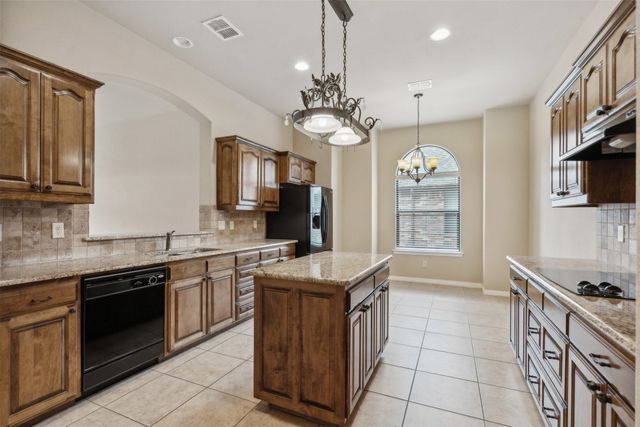 537 Sterling Drive, Benbrook, TX 76126