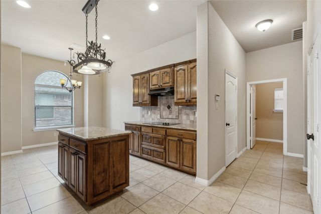 537 Sterling Drive, Benbrook, TX 76126